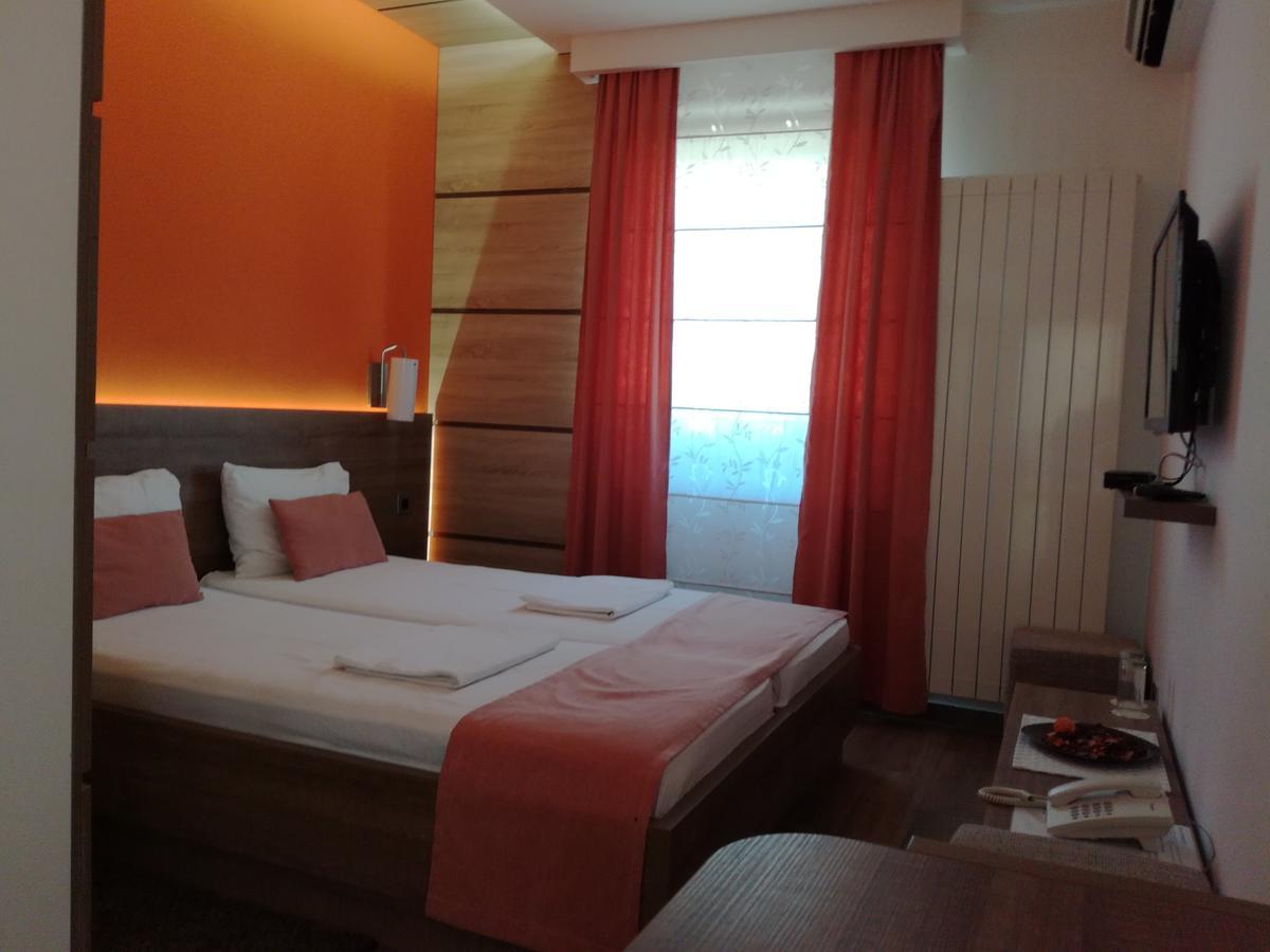 Motel Jezero Mladenovac Eksteriør billede